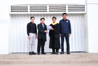 อาจารย์รับปริญญา 60