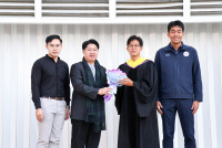 อาจารย์รับปริญญา 60