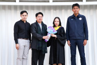 อาจารย์รับปริญญา 60