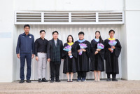 อาจารย์รับปริญญา 60