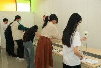 คณะศึกษาศาสตร์ มช. ชวนนักศึกษาฝึกใจให้อยู่กับปัจจุบัน ผ่านวิถีแห่งความงาม {Kohrinka} ศิลปะการจัดดอกไม้แบบญี่ปุ่น