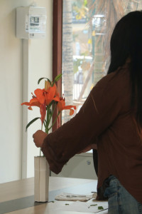 คณะศึกษาศาสตร์ มช. ชวนนักศึกษาฝึกใจให้อยู่กับปัจจุบัน ผ่านวิถีแห่งความงาม {Kohrinka} ศิลปะการจัดดอกไม้แบบญี่ปุ่น