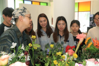 คณะศึกษาศาสตร์ มช. ชวนนักศึกษาฝึกใจให้อยู่กับปัจจุบัน ผ่านวิถีแห่งความงาม {Kohrinka} ศิลปะการจัดดอกไม้แบบญี่ปุ่น