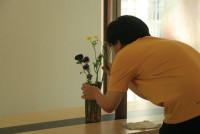 คณะศึกษาศาสตร์ มช. ชวนนักศึกษาฝึกใจให้อยู่กับปัจจุบัน ผ่านวิถีแห่งความงาม {Kohrinka} ศิลปะการจัดดอกไม้แบบญี่ปุ่น