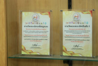 คณบดีศึกษาศาสตร์ มช. ร่วมยินดีและให้โอวาทนักศึกษาที่ได้รับรางวัลจาก กระดานดำสัมพันธ์ ครั้งที่ 20