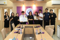 คณบดีศึกษาศาสตร์ มช. ร่วมยินดีและให้โอวาทนักศึกษาที่ได้รับรางวัลจาก กระดานดำสัมพันธ์ ครั้งที่ 20