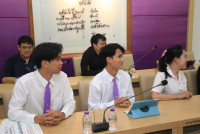 คณบดีศึกษาศาสตร์ มช. ร่วมยินดีและให้โอวาทนักศึกษาที่ได้รับรางวัลจาก กระดานดำสัมพันธ์ ครั้งที่ 20