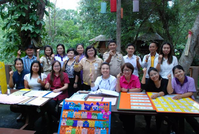 ประชุมเพื่อติดตามและสรุปผลการดำเนินงานโครงการตามแนวพระราชดำริ ส่งเสริมการเรียนรู้ภาษาไทย แก่นักเรียนบนพื้นที่สูงอำเภออมก๋อย