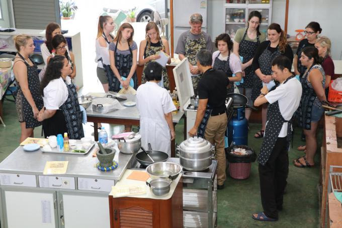  คณะศึกษาศาสตร์ มช. จัดสอนการทำอาหารไทยให้แก่นักศึกษาต่างชาติ โครงการ USAC (รุ่นที่ 3)