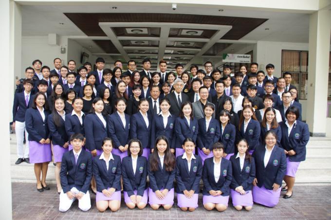 นักศึกษาคณะศึกษาศาสตร์ เข้าร่วมพิธีเชิดชูเกียรติผู้นำองค์กรนักศึกษามหาวิทยาลัยเชียงใหม่ ประจำปีการศึกษา 2560