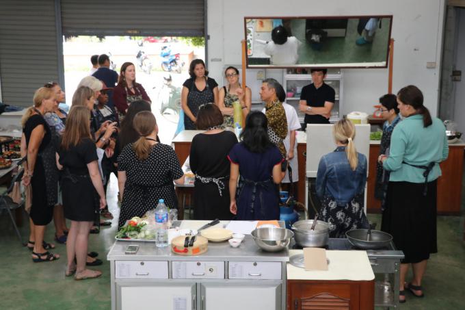 คณะศึกษาศาสตร์ มช. จัดสอนการทำอาหารไทยให้แก่ครูชาวต่างชาติ จากมูลนิธิฟุลไบรท์