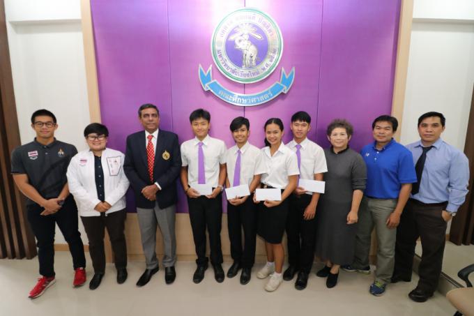 นศ.สาขาวิชาพลศึกษา 4 คน รับมอบทุนการศึกษา จากสมาคมกีฬาคริกเก็ตแห่งประเทศไทย