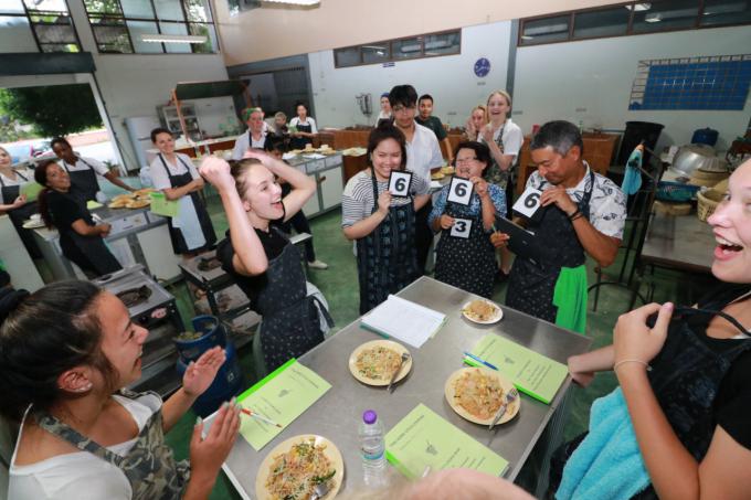 คณะศึกษาศาสตร์ มช. จัดสอนการทำอาหารไทยให้แก่นักศึกษาต่างชาติ โครงการ USAC (รุ่นที่ 8)