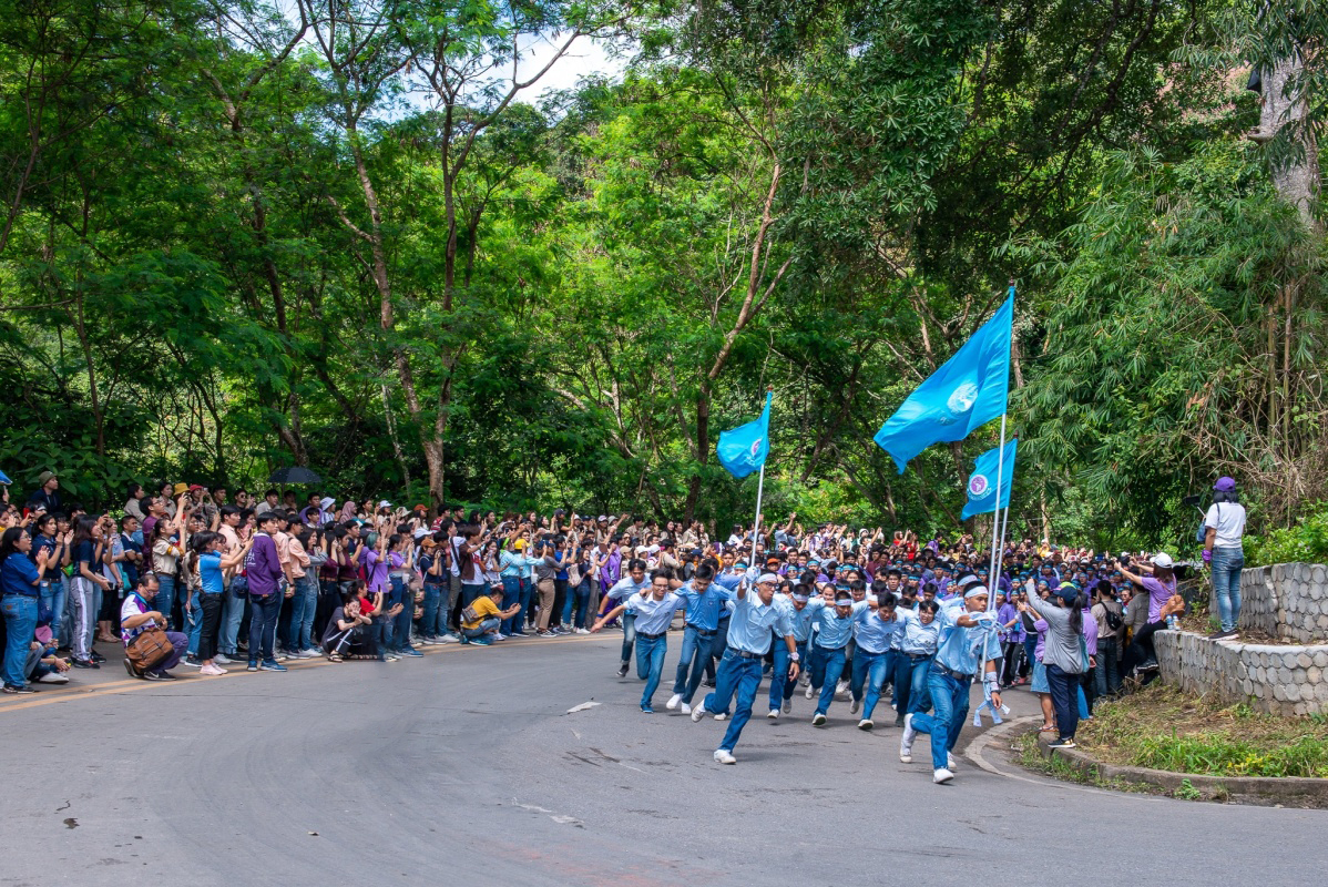  ผู้บริหาร คณาจารย์ นักศึกษา ศิษย์เก่า และบุคลากร คณะศึกษาศาสตร์ มช. รวมพลังสืบสานประเพณีรับน้องขึ้นดอย ประจำปี 2562