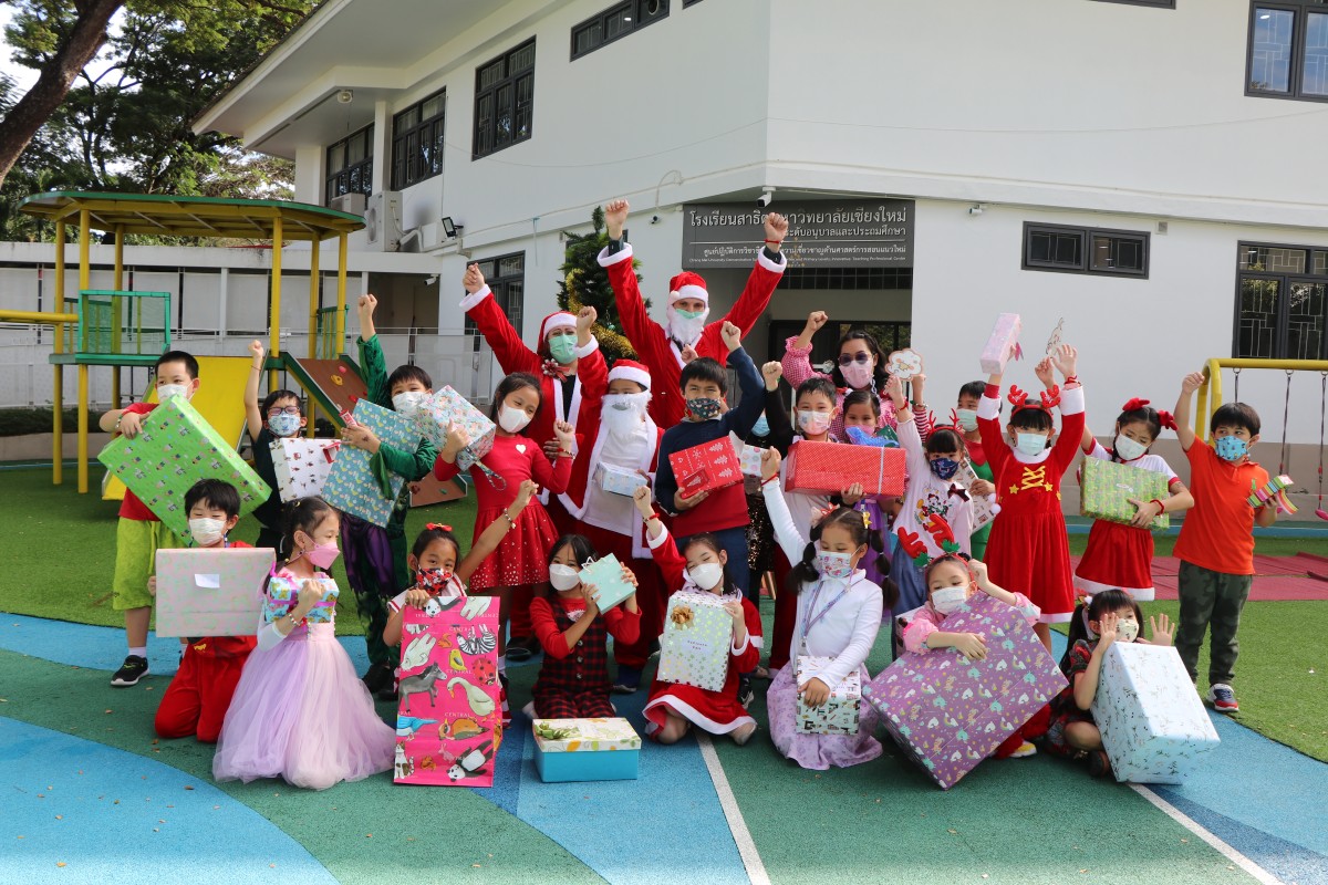 โรงเรียนสาธิต มช. ระดับอนุบาลและประถมศึกษา จัดกิจกรรม “Merry Christmas and Happy New Year 2022”