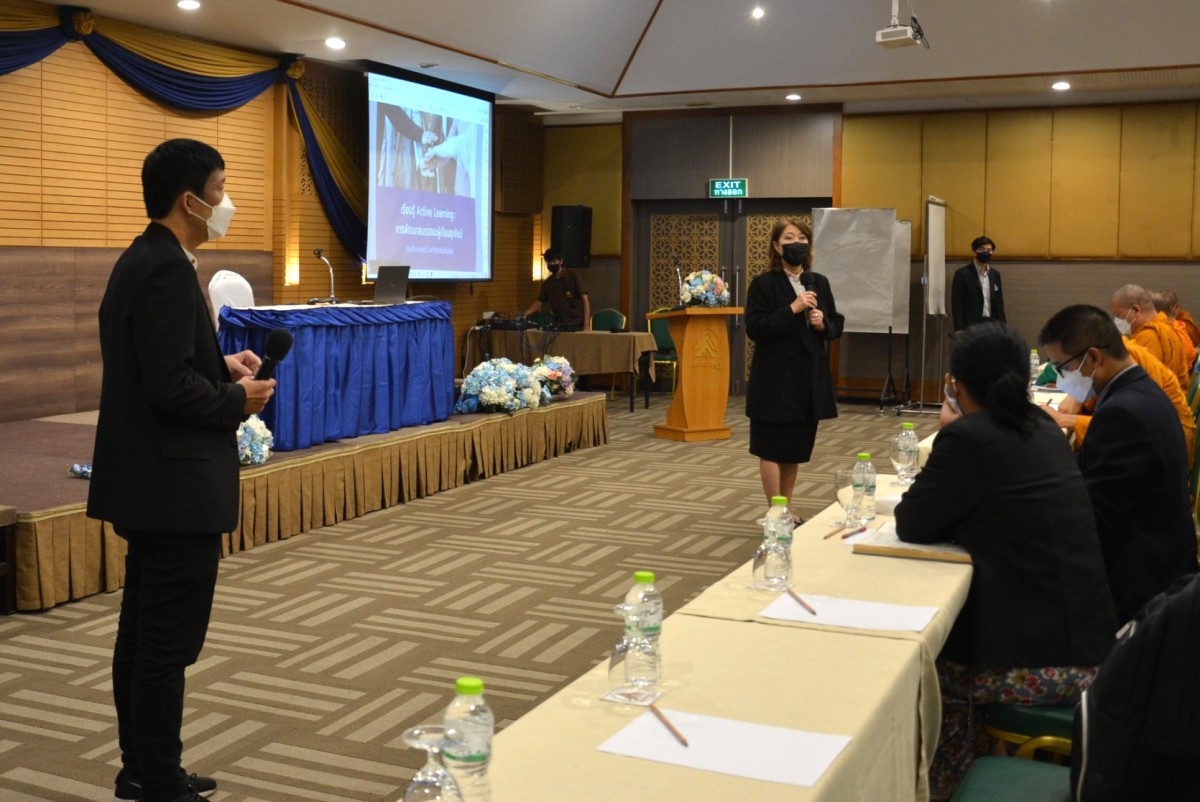 คณะศึกษาศาสตร์ มช. ได้นำหลักสูตร “Active learning : การพัฒนาสมรรถนะผู้เรียน ยุคใหม่เพื่อรองรับยุทธศาสตร์ชาติ” ไปใช้ในรูปแบบการอบรมเชิงปฏิบัติการให้กับคณาจารย์มหาวิทยาลัยมหามกุฏราชวิทยาลัย วิทยาเขตล้านนา จำนวน 51 คน เมื่อวันที่ 20 พฤษภาคม 2565 ณ สวนพฤกษศาสตร์ทวีชล เชียงใหม่ อำเภอดอยสะเก็ด จังหวัดเชียงใหม่ นำโดย รองศาสตราจารย์ ดร.เกียรติสุดา ศรีสุข คณบดีคณะศึกษาศาสตร์ พร้อมด้วย ผู้ช่วยศาสตราจารย์ ดร.ณัฐพล แจ้งอักษร และดร.สุระศักดิ์ เมาเทือก