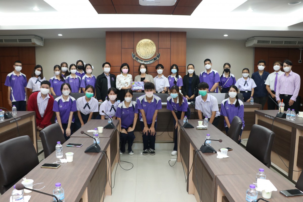 ผู้บริหารคณะศึกษาศาสตร์ มช. ให้การต้อนรับ อาจารย์และนักเรียน ม.5 จากโรงเรียนสาธิต มช. ในโอกาสเข้าเยี่ยมชมคณะฯ