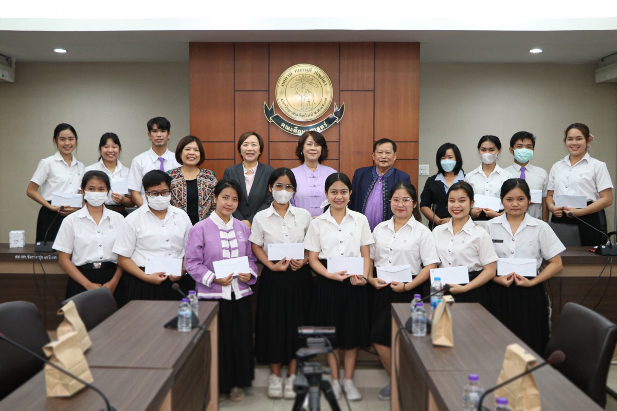 พิธีมอบทุนการศึกษาสนับสนุนค่าครองชีพ คณะศึกษาศาสตร์ ประจำปีการศึกษา 2565