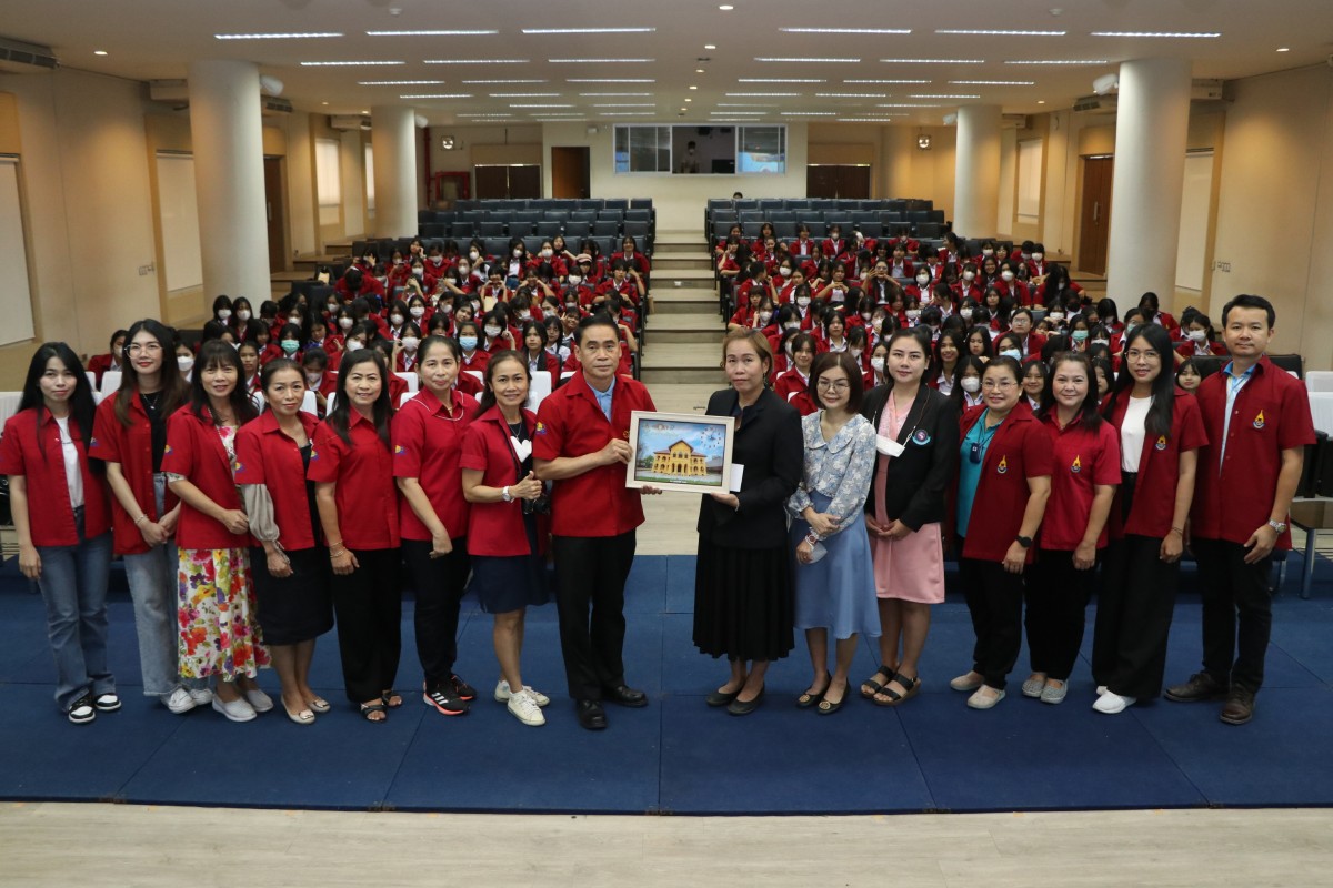 ผู้บริหารคณะศึกษาศาสตร์ มช. ให้การต้อนรับ ครูและนักเรียนโรงเรียนสตรีราชินูทิศ หวัดอุดรธานี เข้าเยี่ยมชมคณะ