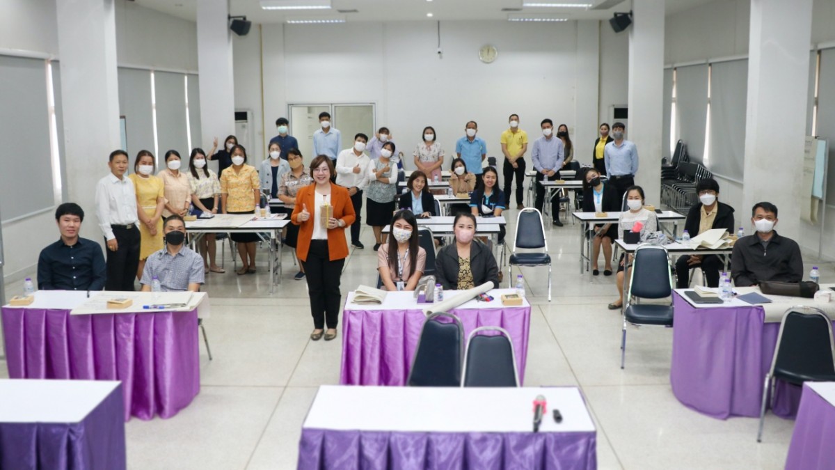 คณะศึกษาศาสตร์ มช. จัดการอบรมเรื่อง {ปรับองค์กรอย่างไรให้คล่องตัวทันกับสถานการณ์ปัจจุบัน} ให้แก่บุคลากรสายสนับสนุน 