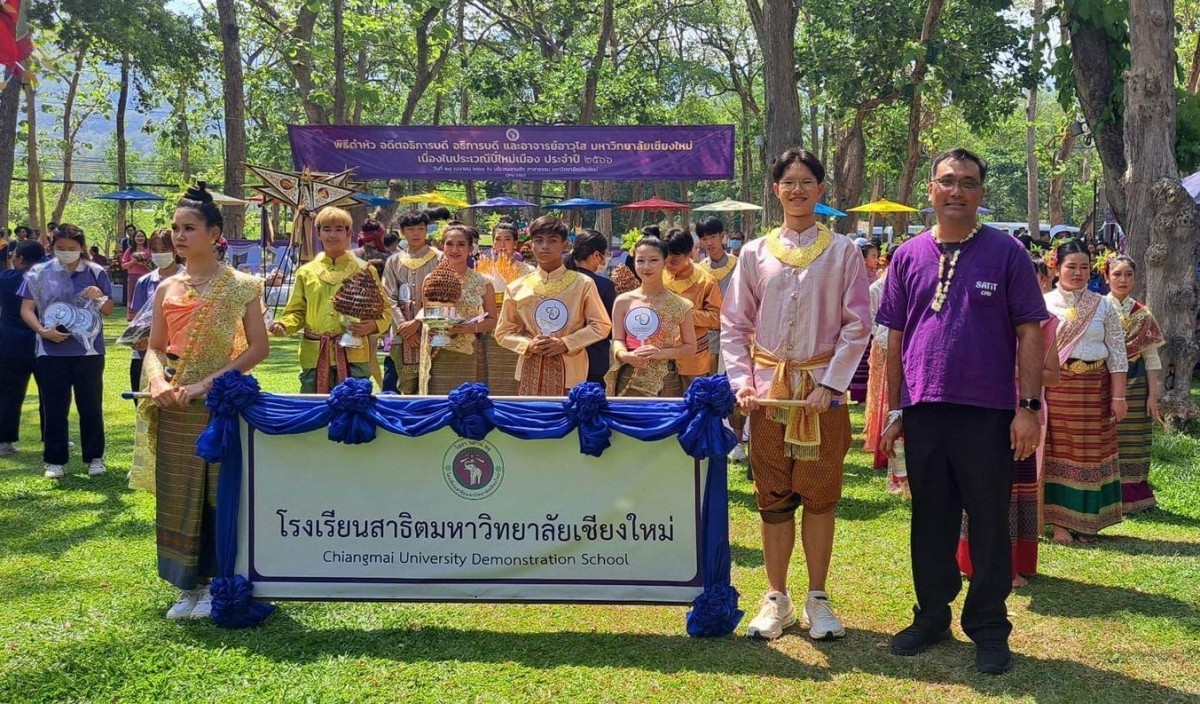 โรงเรียนสาธิตมหาวิทยาลัยเชียงใหม่ นำโดย ผู้ช่วยศาสตราจารย์ ดร.ศักดา  สวาทะนันทน์ เข้าร่วมพิธีดำหัวอดีตอธิการบดี อธิการบดี และคณาจารย์อาวุโส ของมหาวิทยาลัยเชียงใหม่ เนื่องในประเวณีปี๋ใหม่เมือง ประจำปี 2566