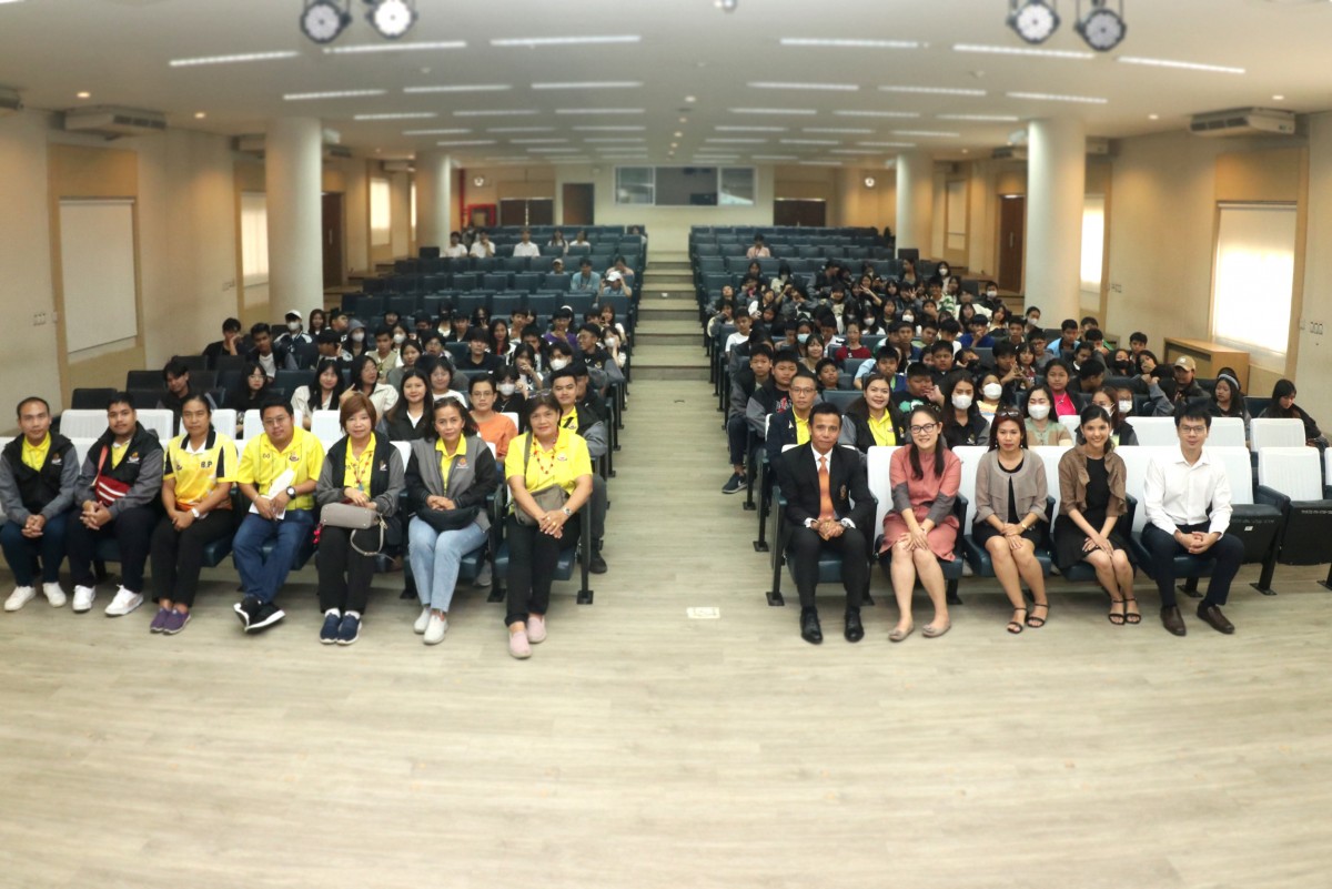 สาขาวิชาภาษาอังกฤษ ให้การต้อนรับผู้บริหาร ครูและนักเรียนจากโรงเรียนบางพลีราษฎร์บำรุง จังหวัดสมุทรปราการ เข้าเยี่ยมชมทัศนศึกษาและทำกิจกรรมร่วมกัน