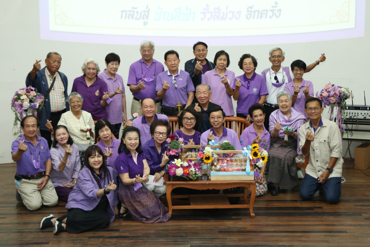 ผู้บริหารคณะศึกษาศาสตร์ ให้การต้อนรับนักศึกษารหัส 14 และ 15 ในโอกาสเข้าเยี่ยมคณะ แสดงมุทิตาจิตต่อคณาจารย์อาวุโส และมอบทุนการศึกษาแก่นักศึกษาที่ขาดแคลนทุนทรัพย์