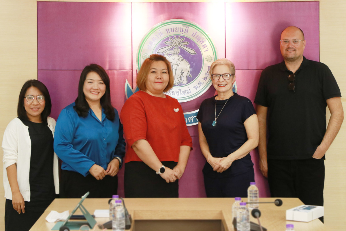 The executives of the Faculty of Education, Chiang Mai University, welcomed Dr. Allison Witt and Dr. Jacob Minniear from the University of Illinois Urbana-Champaign (UIUC).