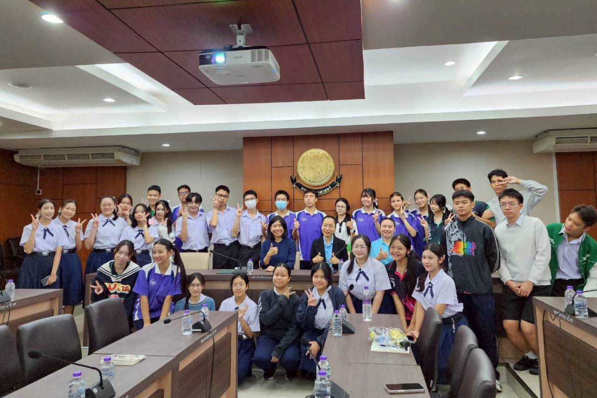 ผู้บริหารคณะศึกษาศาสตร์ มช. ให้การต้อนรับ อาจารย์และนักเรียน ม.5 จากโรงเรียนสาธิต มช. ในโอกาสเข้าเยี่ยมชมคณะฯ ในกิจกรรมลูกช้างทัวร์ ปีการศึกษา 2568