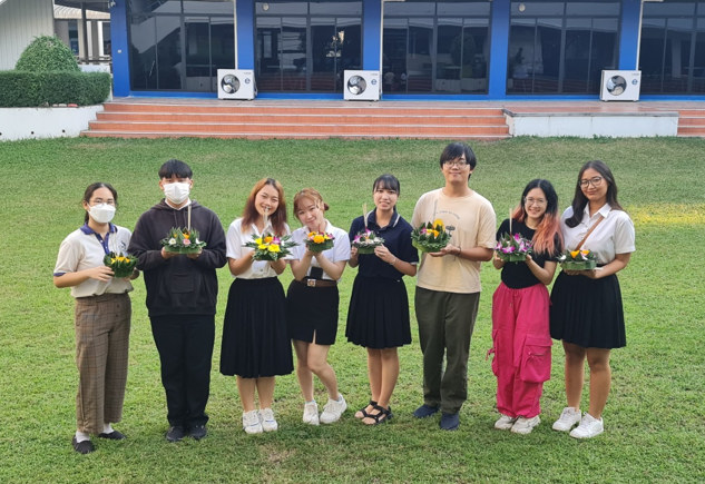 ประมวลภาพกิจกรรมโครงการจัดการเรียนการสอนภาษาไทยในฐานะภาษาต่างประเทศ ภาคเรียนที่ 2/2566 : กิจกรรมประดิษฐ์กระทงใบตอง