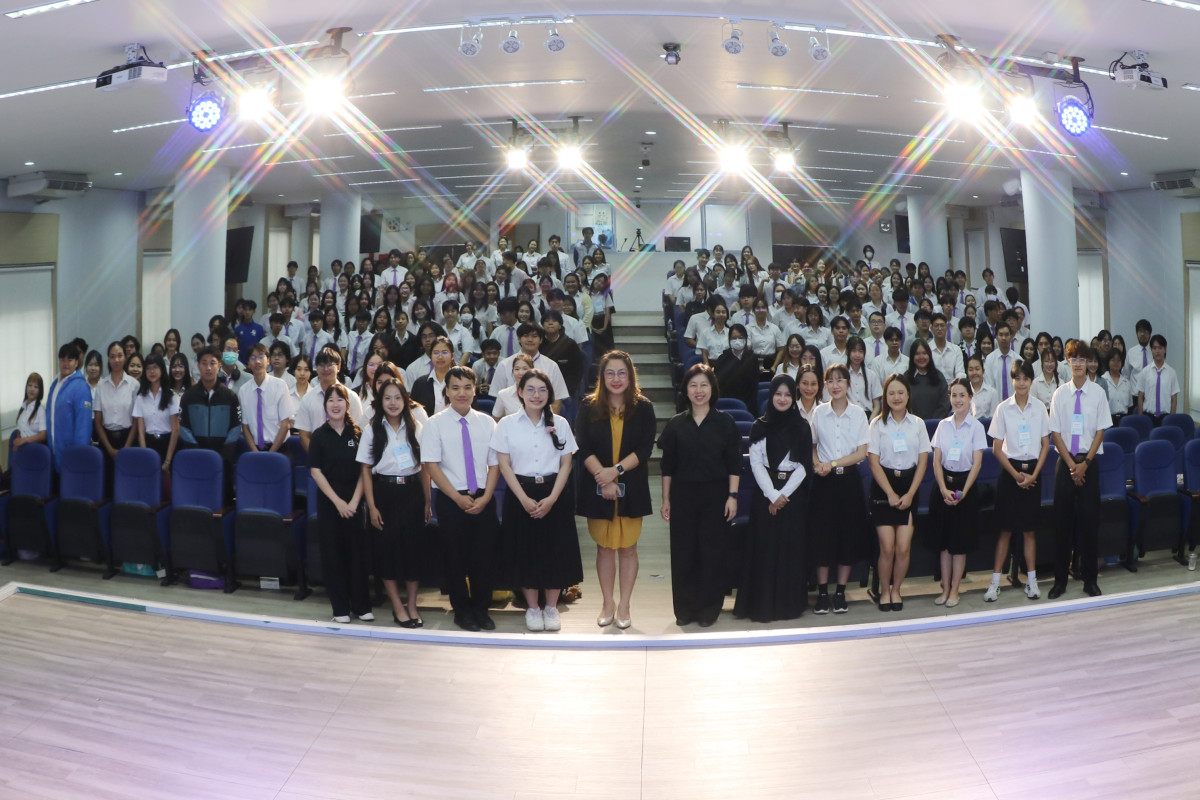 คณะศึกษาศาสตร์ มช. จัดสัมมนาเชิงวิชาการสร้างชุมชนการเรียนรู้ทางวิชาชีพ (PLC) นักศึกษาครูชั้นปีที่ 2 กระบวนวิชา 100292 เปิดโลกทัศน์การสอนผ่านประสบการณ์ต่างแดน