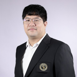 นายพีรพงษ์ ทับทิม